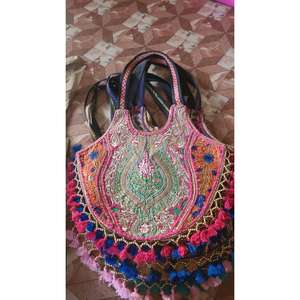 Sacs brodés sur mesure pour femmes, sacs à main pour occasions spéciales, designs traditionnels, assortis aux tenues, grande capacité, élégants - Product Image 4