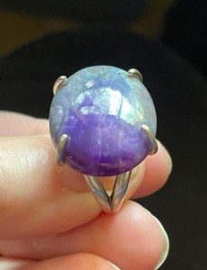 Anillo de Sugilita – Anillo Gótico de Filigrana con Gema Azul Brillante, Anillo de Plata Hecho a Mano, Regalo para Ella - Product Image 5