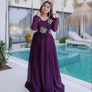 Robe de soirée pour femme en argent, avec broderie crépue de style designer |   Robe de soirée ethnique élégante à manches longues - Product Image 1