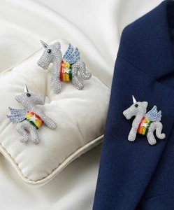 Hermoso y Elegante Broche de Unicornio Chapado en Oro con Cristales y Piedras de Zirconia, Pin de Solapa, Joyería para Mujeres y Hombres - Product Image 2