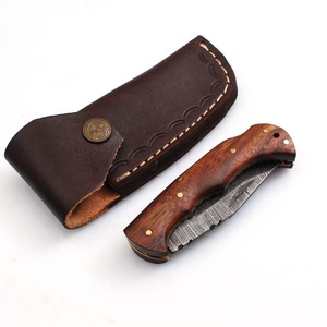 Cuchillo plegable de bolsillo de acero damasco hecho a mano con mango personalizable de madera de rosa OEM y Funda de cuero cuchillos de categoría de producto - Product Image 4