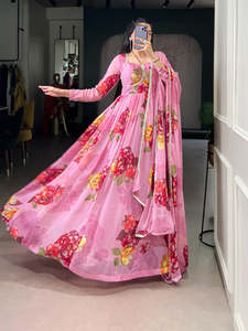 Robe en mousseline à imprimé floral avec finitions en dentelle et dupatta de créateur, tenue de soirée en mousseline, robe Anarkali de créateur avec dupatta - Product Image 3