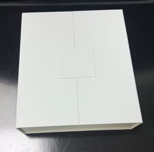 Caja Exterior Cosmética de Alta Gama OEM de Gran Volumen con Laminado Mate, Grabado en Relieve y Forro de Esponja - Product Image 1