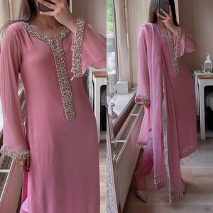 Ensemble haut et bas en Georgette de créateur avec broderie de perles à la main et dupatta rose 574 - Product Image 2