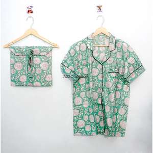 Pyjama de luxe moderne pour femme en coton et dentelle, à manches courtes, col en V, imprimé floral, respirant, lavable, coupe trapèze, sexy et romantique, idéal pour les soirées en boîte de nuit - Product Image 1