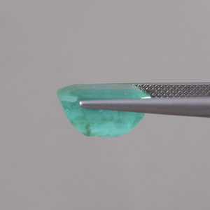 Émeraude naturelle certifiée IGI, vert émeraude, 6,92 carats, taille octogonale, 13x10mm, taillée à la main, polie à la cire/huile, légère et fine pour - Product Image 2