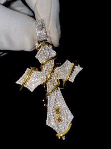 Pendentif personnalisé en argent 925 plaqué rhodium glacé avec photo de croix chrétienne Jésus, en moissanite, breloque religieuse, cadeau parfait pour collier - Product Image 5