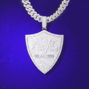 จี้เพชรโมอิสซาไนต์แบบสั่งทำพิเศษ ตัวอักษรโลโก้ฮิปฮอป ประดับเพชรเต็มตัว ทำจากเงินแท้ สำหรับผู้ชาย - Product Image 4