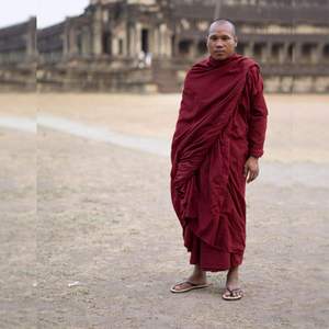 Tissu de tufting pour moines bouddhistes, angle serré : texturé, de qualité supérieure et parfait pour l'artisanat - Product Image 3