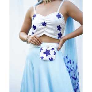 Ensemble Lehenga en satin peint à la main Amaira, col sans bretelles, tenue ethnique de mariage et de fête pour femmes, de la région du Rajasthan, toutes saisons - Product Image 6