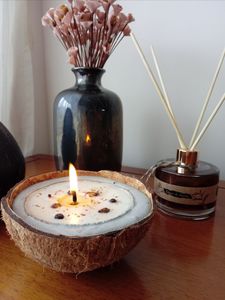 Bougie artisanale en coquille de noix de coco, tendance du moment, parfum naturel pour spa et usage domestique - Product Image 2