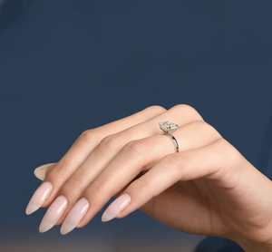 Anillo de compromiso solitario de oro blanco de 14K con diamante cultivado en laboratorio de corte esmeralda de 2.00 ct, VVS2 F, certificado IGI, venta al por mayor, personalizado - Product Image 3