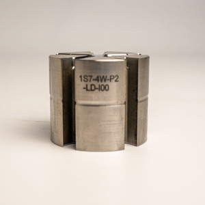 Composant usiné CNC en acier inoxydable AMT VINA 1S7-4W-P2-LD-100 pour usage industriel avec services d'électroérosion à fil et de brochage - Product Image 1