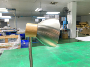 Lumetal T1344 LED AC 220V Lampe de décoration minimaliste à intensité variable en métal pour intérieur, base en bois, CRI >80 - Product Image 4