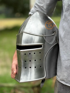 Auténtico Casco Barbute Medieval Renacentista de Hierro Pulido Calibre 18 con Visera Desmontable, Armadura Histórica Funcional para Navidad - Product Image 2