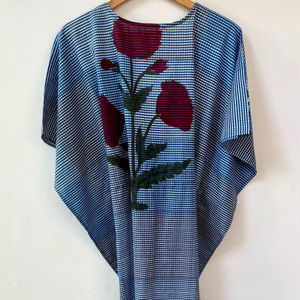 Robe longue kaftan en coton à motifs floraux indiens, idéale pour la plage, adaptée à la maternité, et parfaite pour se détendre - Product Image 1