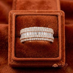 Anillo de Moissanita en Oro Rosa, Corte Baguette y Redondo, Anillo de Eternidad para Boda, Joyería Fina para Mujer, Estilo Elegante y Lujoso, Regalo - Product Image 3