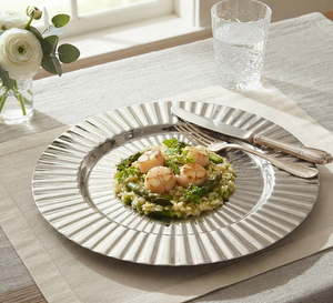 Assiette de Présentation Métallique Décorative Argentée pour Table, Assiettes de Service Alimentaire pour Hôtels, Cuisines et Traiteurs - Product Image 2