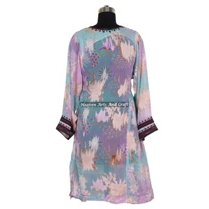 Vestido Kuchi Balochi Vintage BDR081 con Estampado y Bordado a Mano, Estilo Bohemio, de Proveedor Indio, Bordado Artesanal Vintage - Product Image 4