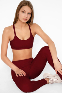 Les ensembles de vêtements de sport à marque privée sont fabriqués avec des tissus de haute qualité provenant d'un expert mondial en matière d'approvisionnement pour le commerce de gros. - Product Image 4