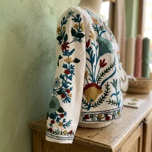 Veste blanche Suzani brodée à la main, motif floral ethnique, veste unisexe pour hommes et femmes, fabricant et fournisseur en gros, qualité supérieure - Product Image 6