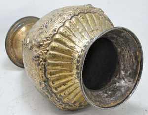 Jarrón Decorativo Antiguo de Latón con Diseño Floral Acrílico para Regalo o Decoración del Hogar, Artesanía en Metal - Product Image 5