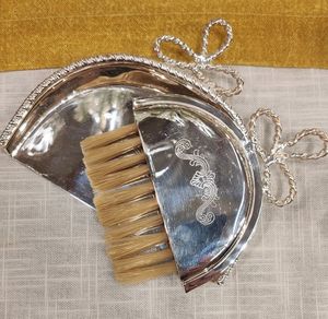 Balayette à poussière industrielle en métal pour le balayage des sols commerciaux, avec une conception de poignée robuste et une utilisation durable pour le nettoyage à long terme - Product Image 3