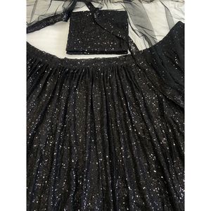 Lehenga Choli de créateur pour les fêtes, silhouette robe de bal à taille naturelle avec broderies de sequins lourdes - Product Image 2