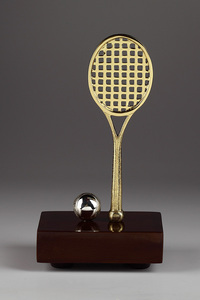 Recuerdo de Tenis de Latón - Product Image 1