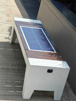Banc solaire KNT au design moderne avec port de charge, étanche, en fibre de verre rectangulaire de 3-5 mm d'épaisseur, pour l'extérieur, les jardins domestiques et les centres commerciaux 1