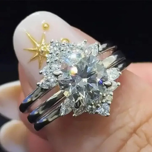 Bague de fiançailles luxueuse en argent sterling 925 avec diamant moissanite de 4 carats et alliance plaquée or pour femme, coupe marquise - Product Image 5