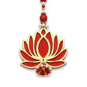 Décoration florale suspendue en lotus rouge fait main avec perles et fleurs blanches pour porte, mur, fenêtre, mariage et décoration traditionnelle - Product Image 2