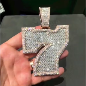 Colgante Personalizado de Plata 925 con Diamantes VVS y Moissanita Baguette, Joyería con Letras Incrustadas, Collar con Colgante - Product Image 1