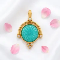 Pendentif Charme Design Vintage Femme, Pierre Précieuse Jade Aqua Sculpté Floral, Laiton Plaqué Or 18 carats Anti-ternissement, Bijou Best-seller