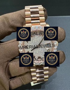 Reloj Deportivo de Lujo con Incrustaciones de Moissanita en Acero Inoxidable, 32 mm, Esfera VVS Personalizada, Mecánico Analógico, en Venta desde India - Product Image 2