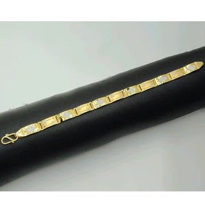 Bracelet pour homme en or jaune 22 carats avec maillons à motif diamanté argenté, finition premium, bijou élégant pour un usage quotidien - Product Image 1