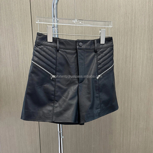 Shorts de Mujer de Piel de Cordero Suave, Cintura Alta, Color Marrón Sólido, Cierre Frontal con Cremallera, Tienda Online, Muestra - Product Image 2