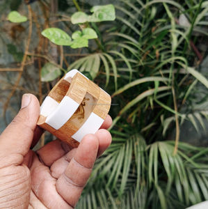 Porte-serviettes décoratif en bois et résine, organisateur de serviettes de table durable pour la cuisine, le café, l'hôtel et la table à manger - Product Image 1