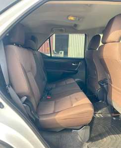 Toyota Fortuner 2.7L Gasolina 2023 Blanco Impecable, Volante a la Derecha, 4x4, Asientos de Tela, Sistema de Navegación, Control Remoto, Automático, Usado - Product Image 2