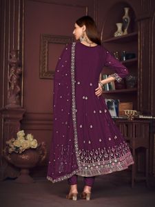 Costume Anarkali pour femmes, élégant, violet, manches 3/4, en crêpe de georgette, semi-couture, pour les mariages et les occasions festives - Product Image 6