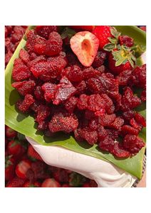 Cubes de fraises séchées premium, ingrédient naturel pour garniture de desserts au yaourt et transformation alimentaire - Product Image 4