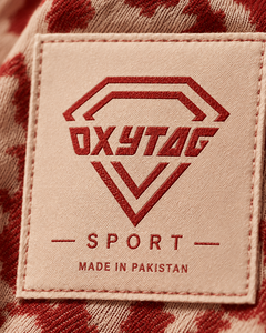 ป้ายผ้าทอ Oxytag Sport แบบนูน รูปทรงสี่เหลี่ยม ผลิตในปากีสถาน สำหรับใช้กับเสื้อผ้า ราคาขายส่ง รับผลิตตามแบบ OEM ออกแบบเองได้ - Product Image 2