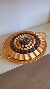 ถาดเสิร์ฟช็อกโกแลตทรงรีสีทองพรีเมียม พร้อมช็อกโกแลตห่อแบบคละรส ของขวัญสุดหรูสำหรับงานแต่งงาน อีด รอมฎอน และงานเลี้ยงต่างๆ - Product Image 4