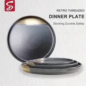 Тарелки для зарядного устройства, керамическая сервировочная тарелка золотого и черного цвета в свадебном стиле с круглым зарядным устройством для ресторана, глиняная обеденная тарелка