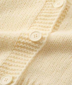 Chemisier léger en maille respirante à col en V pour femme – Haut fluide et doux pour le printemps – Pull féminin à mouvement fluide - Product Image 4