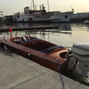 Riva Scoiattolo 14 pieds, bateau à moteur classique en bois, construit sur mesure, bateau italien, sport et loisirs - Product Image 1