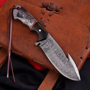 Nouvelle édition personnalisée, couteau de chasse et de dépecage à lame fixe pleine longueur en acier Damas, fait main, avec crochet à viande, ambidextre, manche en corne - Product Image 3