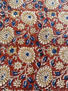 Tissu en coton imprimé à la main Chhaape à motifs floraux rouges, vendu au mètre, imprimé floral indien traditionnel, textile artisanal pour femmes adultes - Product Image 3