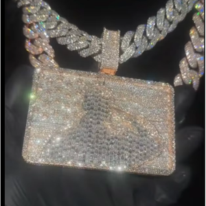 Colgante de plata S925 estilo hip hop con letras personalizadas, diamantes baguette y moissanita, para hombres y mujeres. - Product Image 1