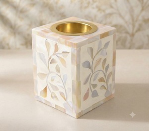 Quemador de Incienso de Concha India Hecho a Mano, Ecológico, con Diseño Floral Incrustado, Borde Dorado, para Uso Aromático, Pieza Decorativa para Todas las Estaciones - Product Image 1